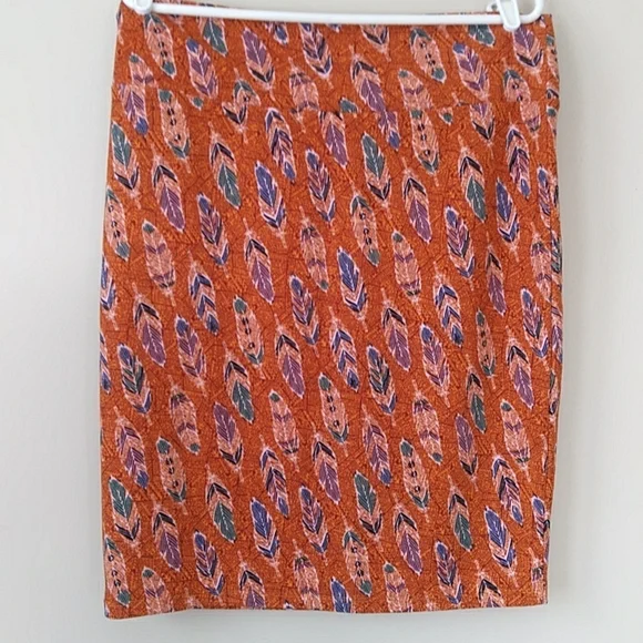 NWT LulaRoe Cassie Feather Print Pencil Skirt 2XL Burnt Orange Pattern - Picture 8 of 13
